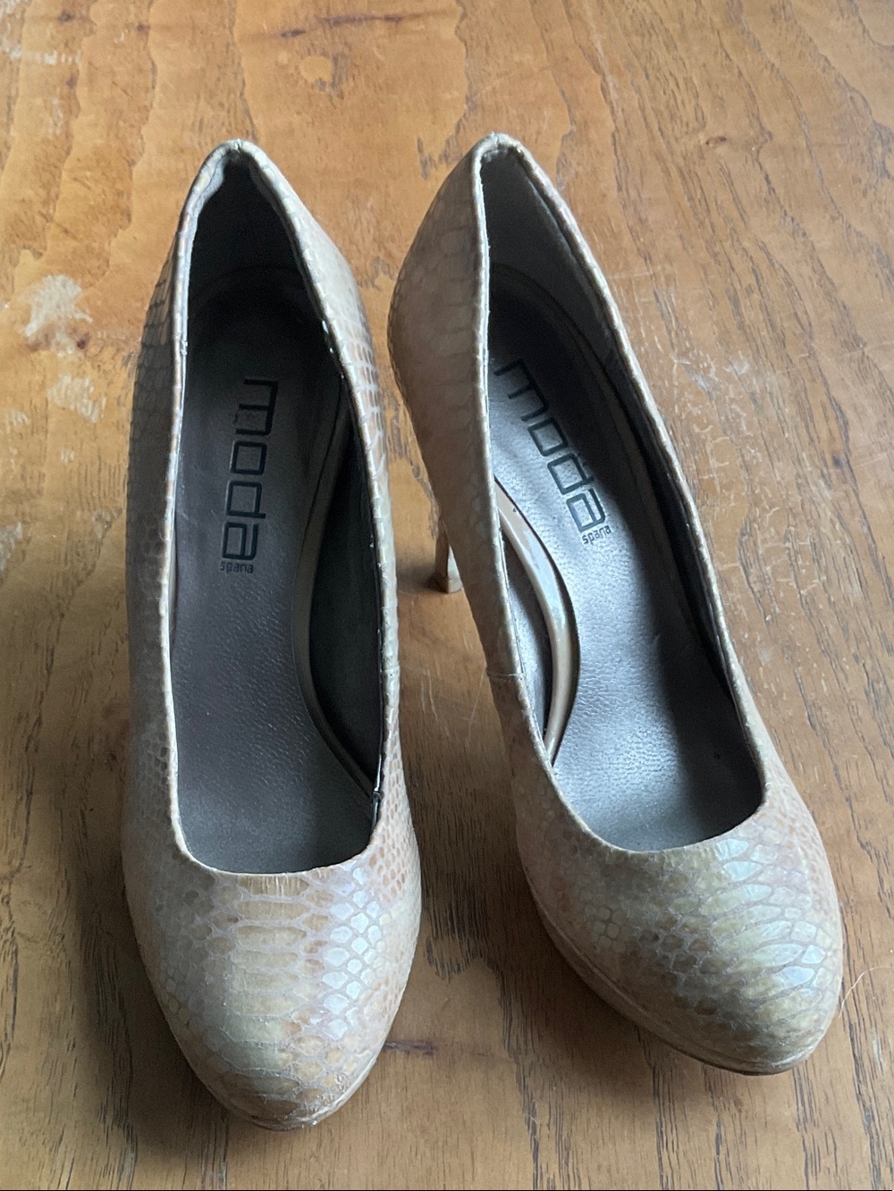 Moda Beige Snakeskin-Print Pointed-Toe Pumps